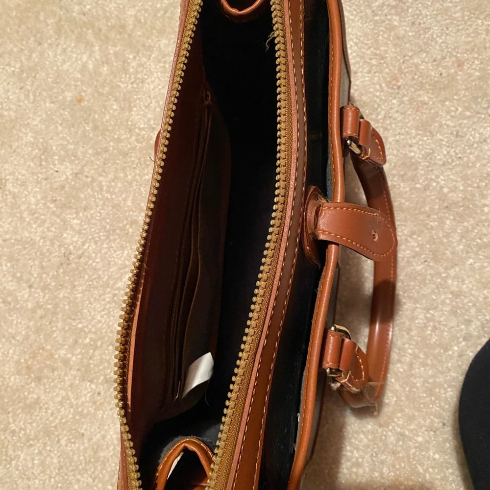 D&B Elegant Black and Tan Leather Handbag - Picture 10 of 15